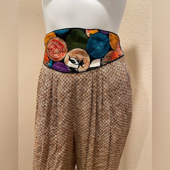 Stylish Women's Patterned Pants - Picture 5 of 7